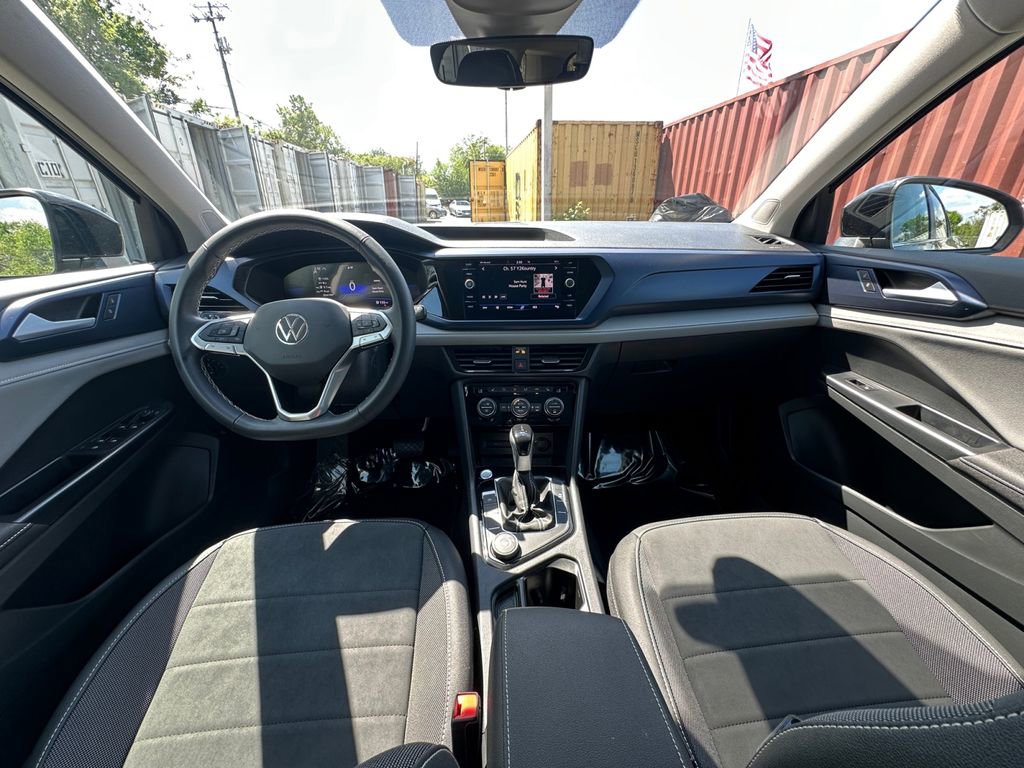 Used 2024 Volkswagen Taos SE w/ Panoramic Sunroof Package AWD/4WD image 25