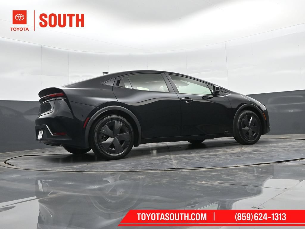 Used 2025 Toyota Prius LE AWD/4WD image 37