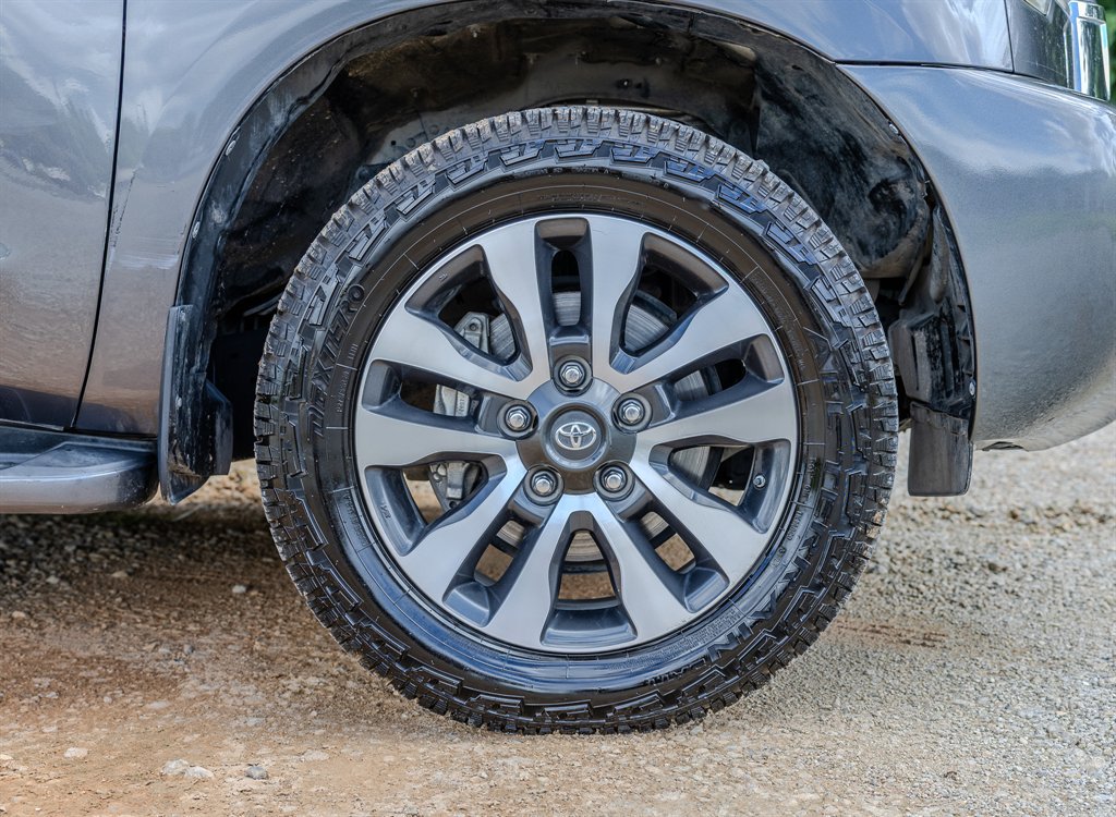 Used 2018 Toyota Sequoia Limited w/ Safety & Convenience Package RWD image 13