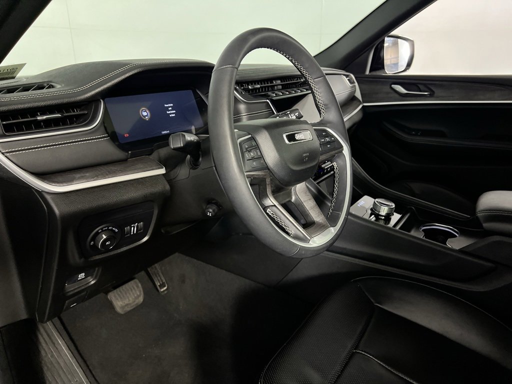 Certified 2024 Jeep Grand Cherokee L Limited w/ Luxury Tech Group II image 21