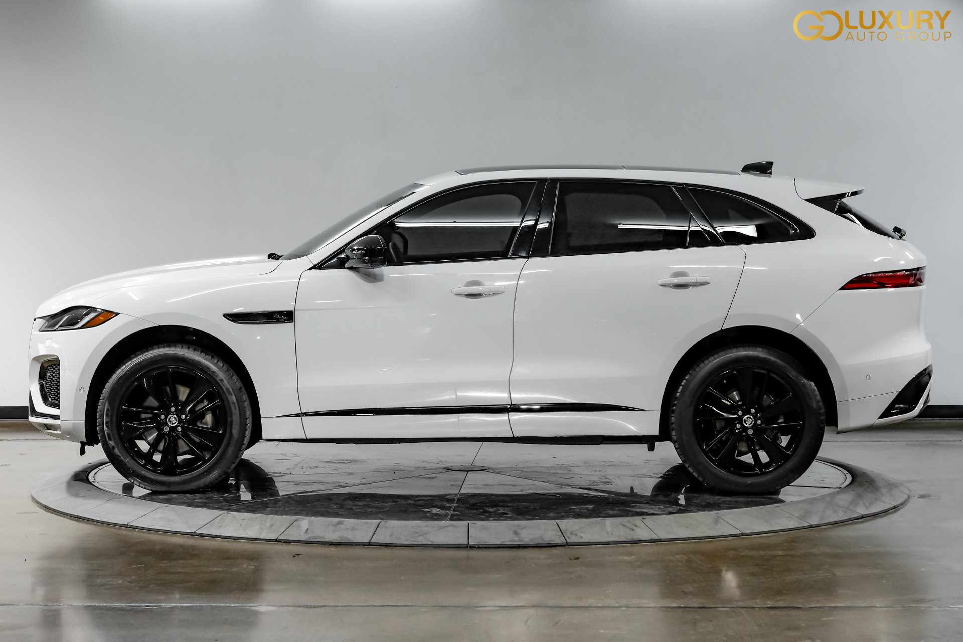 Used 2024 Jaguar F-PACE R-Dynamic S AWD/4WD image 13