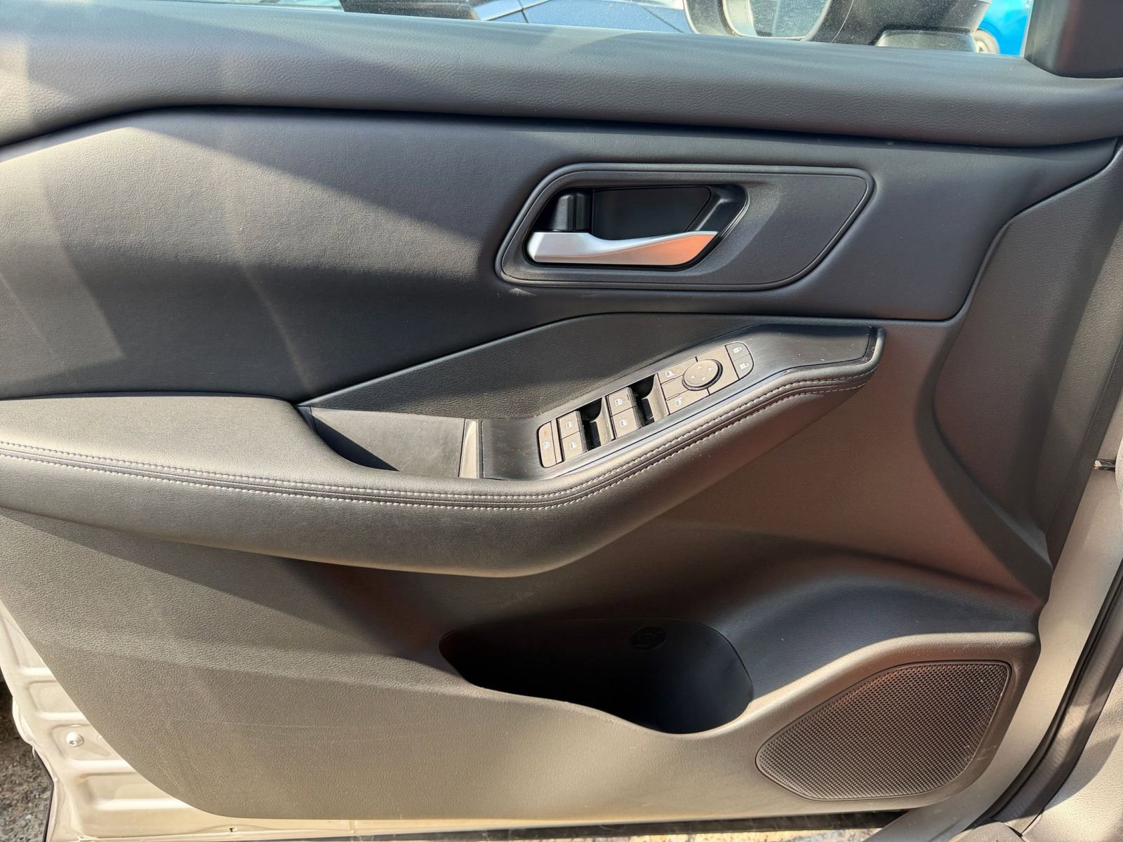 Used 2025 Nissan Rogue SV FWD image 18