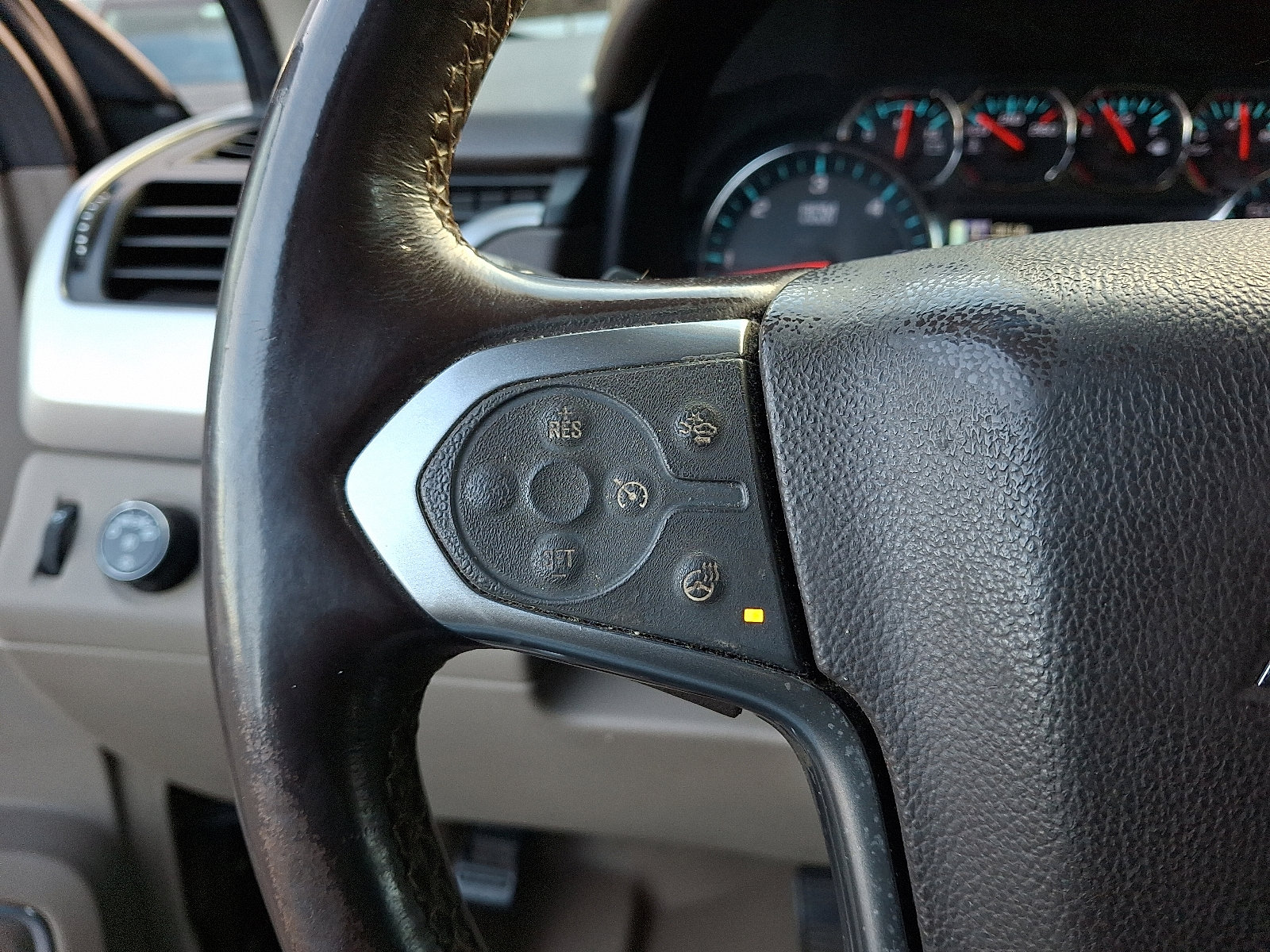 Used 2015 Chevrolet Suburban LTZ image 24