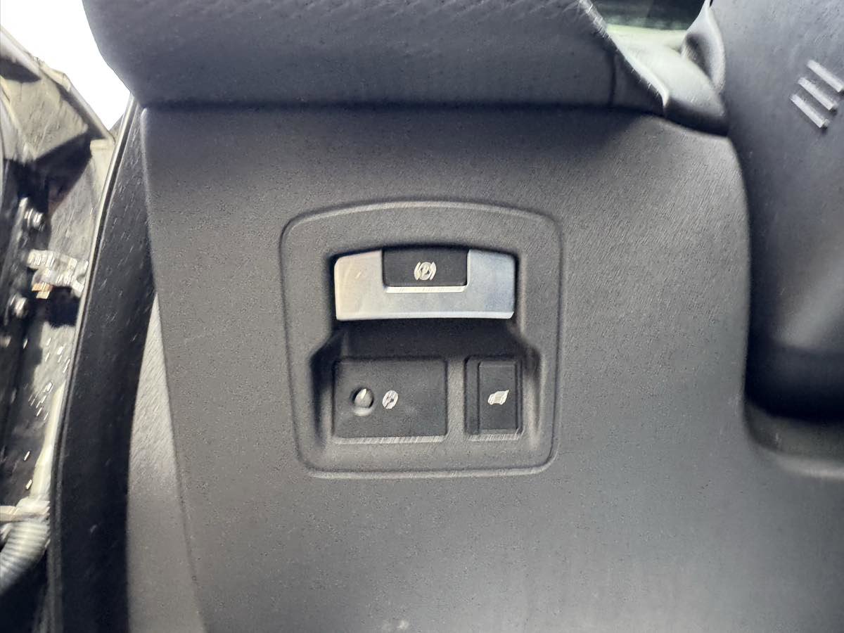 Used 2020 Land Rover Range Rover Velar S image 10