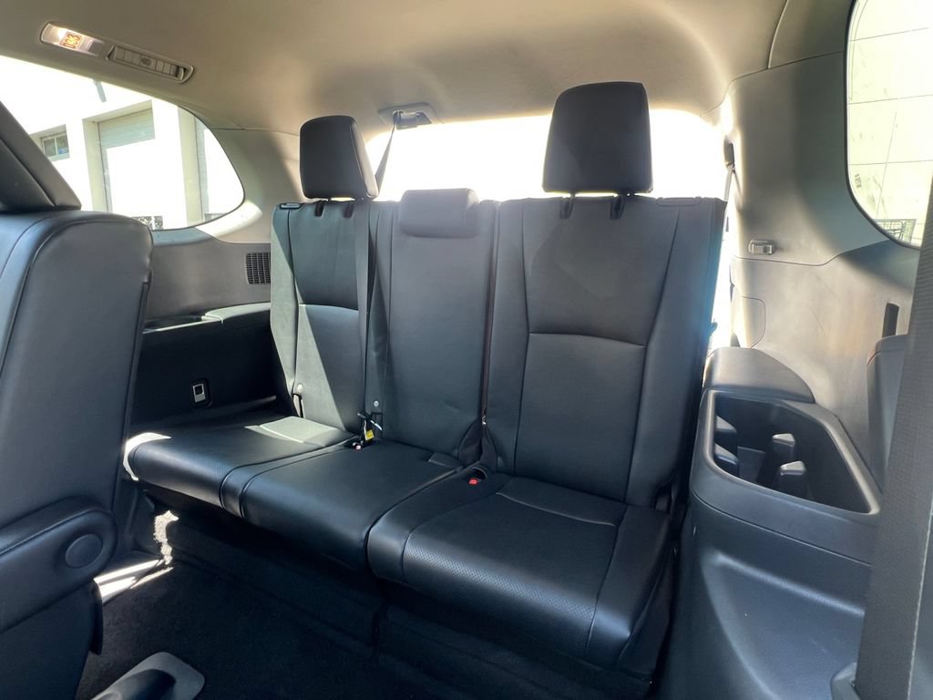 Used 2025 Toyota Grand Highlander AWD image 27