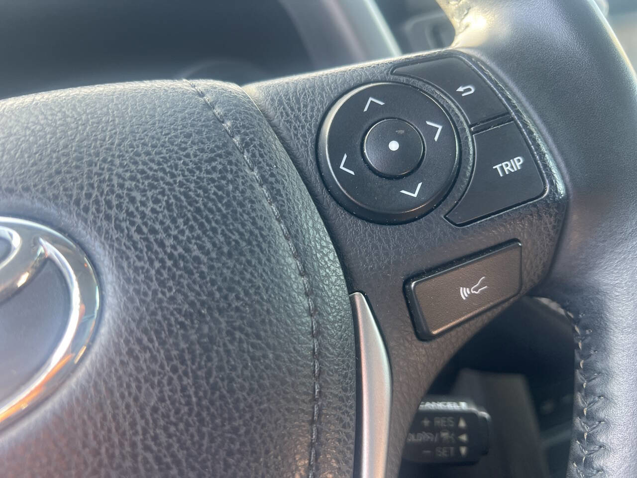 Used 2018 Toyota RAV4 XLE FWD image 24