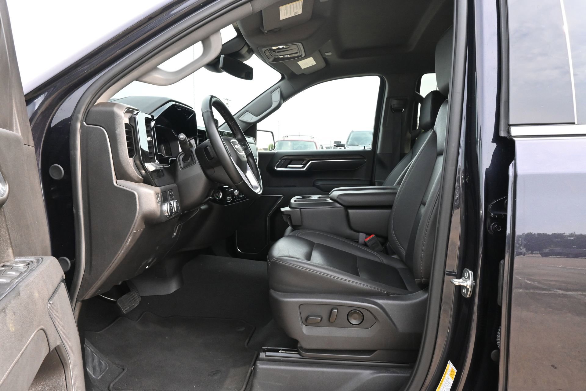 Used 2025 GMC Sierra 1500 SLT RWD image 18