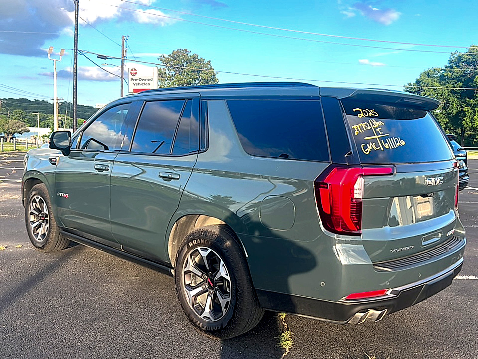 Used 2025 GMC Yukon AT4 Ultimate AWD/4WD image 7