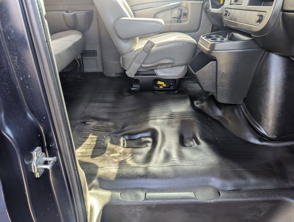 Used 2014 Chevrolet Express 3500 LS image 21