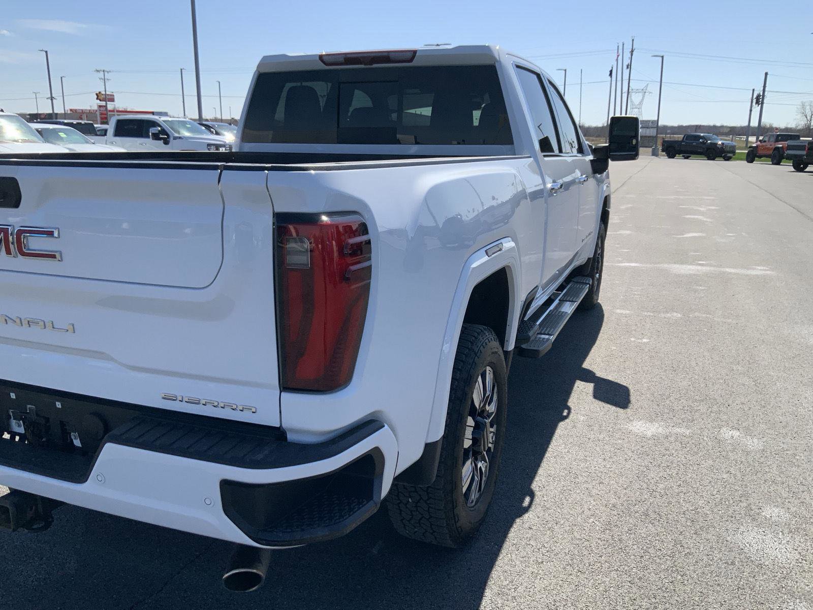 Used 2024 GMC Sierra 3500 Denali AWD/4WD image 23
