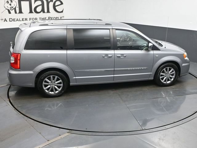 Used 2014 Chrysler Town & Country Touring-L image 39