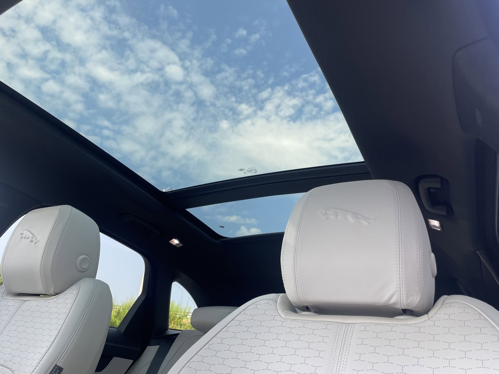 New 2025 Jaguar F-PACE R-Dynamic S image 16