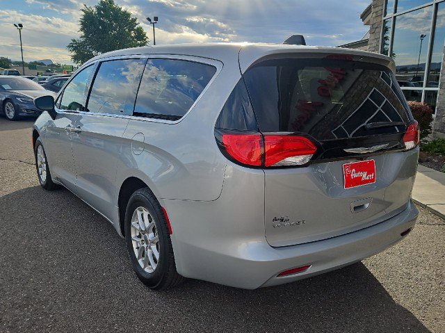 Used 2023 Chrysler Voyager LX image 3