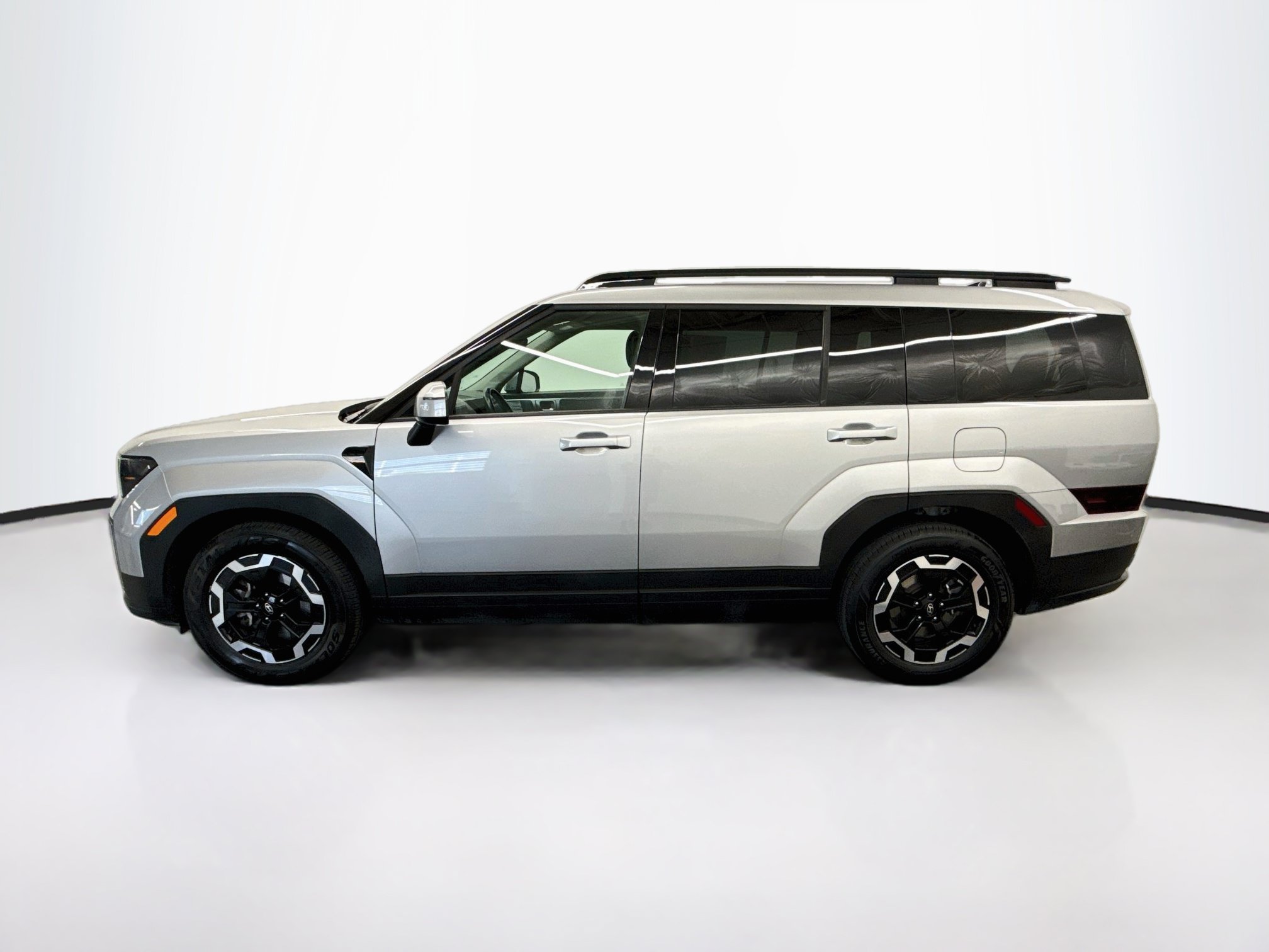 Used 2025 Hyundai Santa Fe SEL FWD image 4