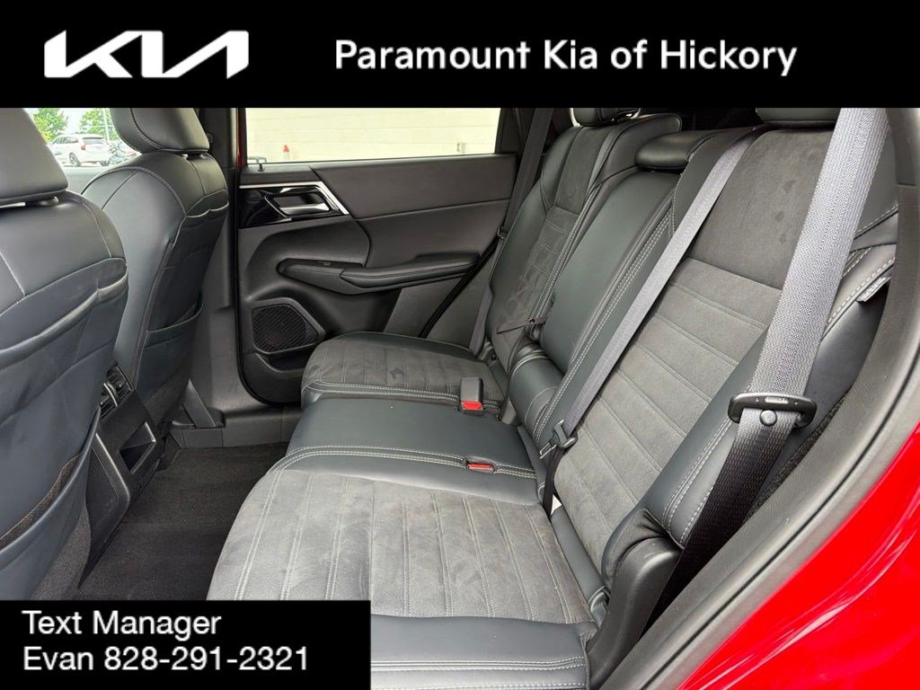 Used 2024 Mitsubishi Outlander SE Black Edition FWD image 15