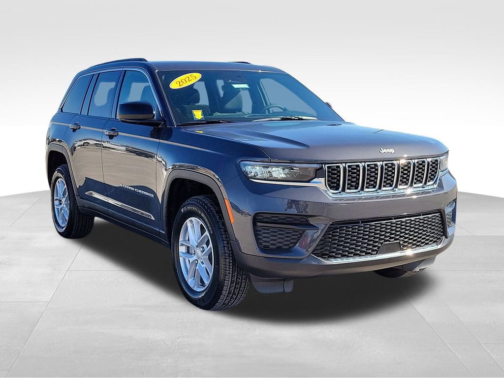 New 2025 Jeep Grand Cherokee L Limited w/ Black Appearance Package image 3