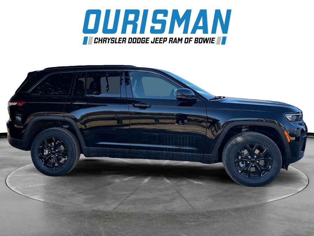New 2026 Jeep Grand Cherokee Laredo image 7