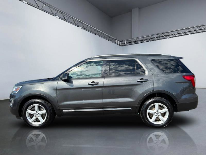 Used 2016 Ford Explorer XLT w/ Equipment Group 202A image 2
