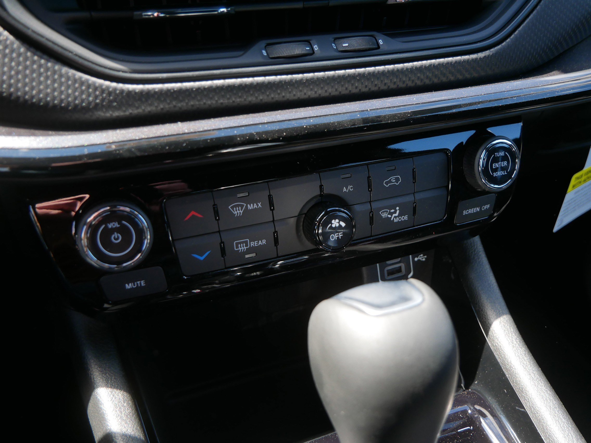New 2026 Jeep Compass Latitude AWD/4WD image 13