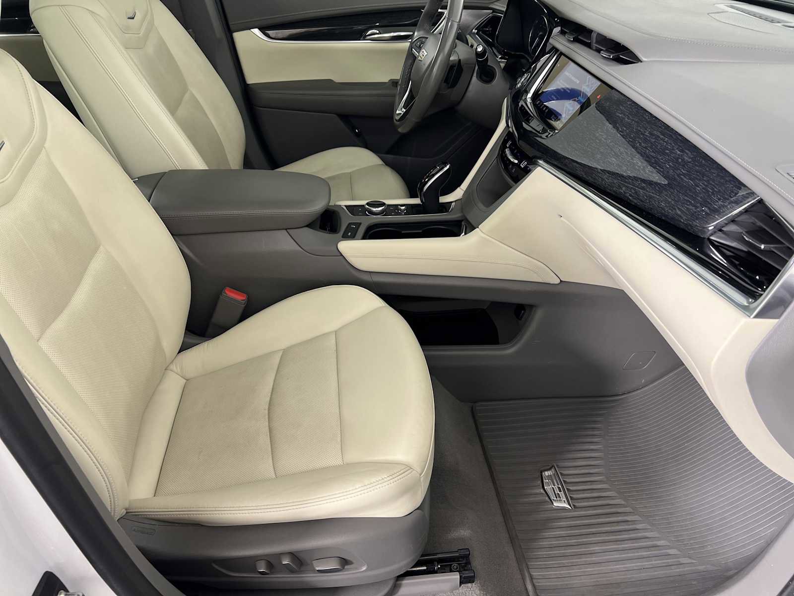Used 2021 Cadillac XT6 Premium Luxury AWD/4WD image 23