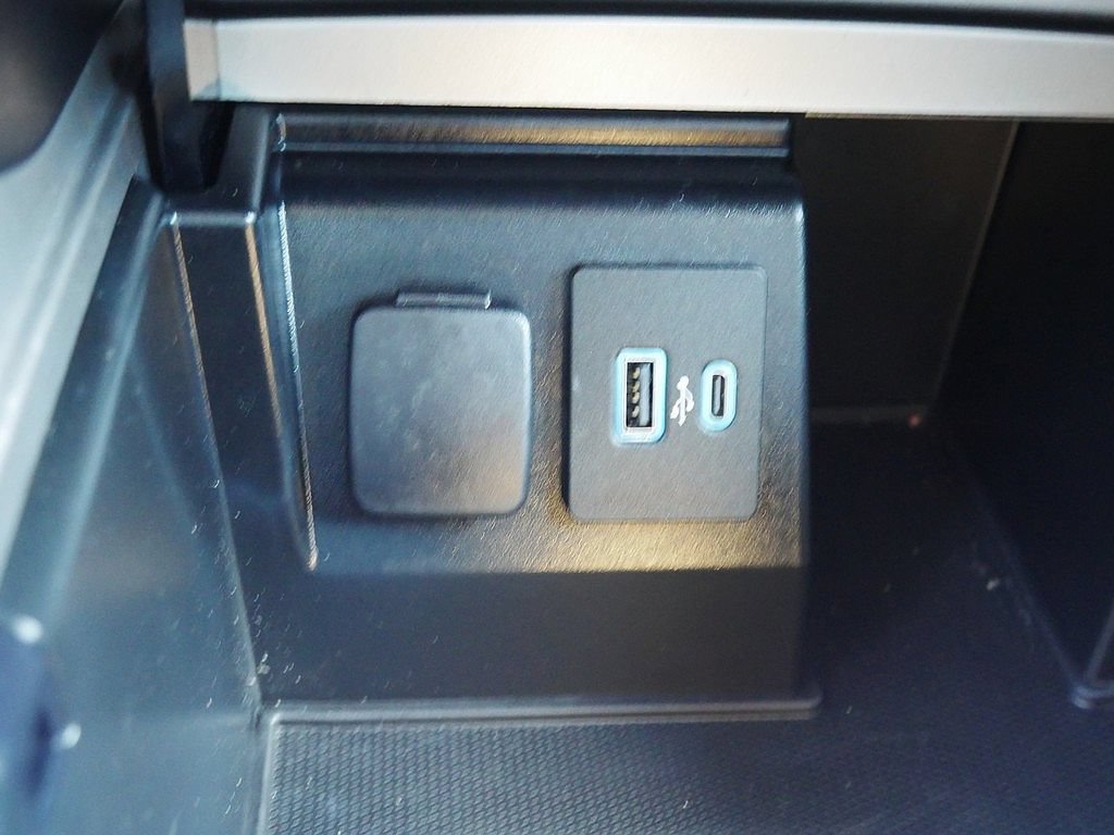 Used 2020 Ford Explorer XLT w/ Equipment Group 202A AWD/4WD image 46