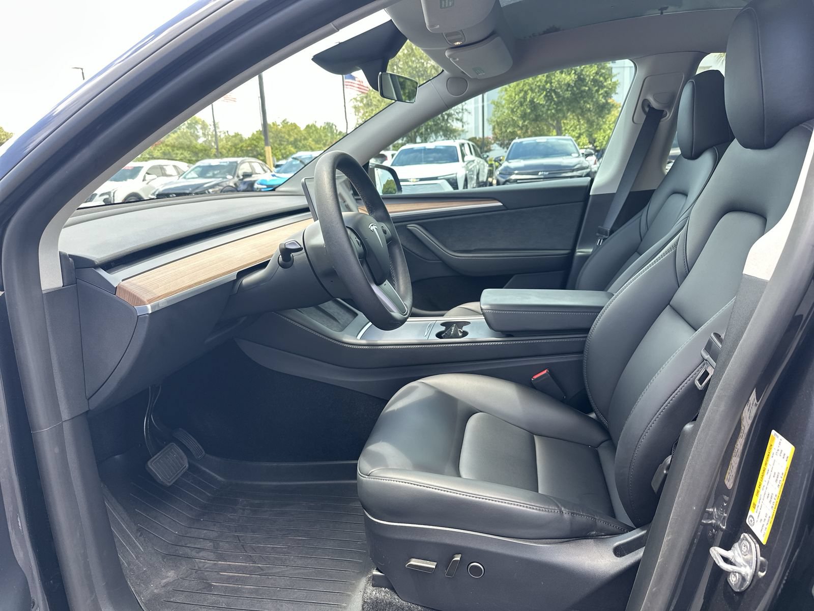 Used 2025 Tesla Model Y Long Range RWD image 16