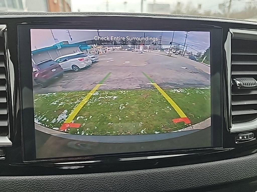 Certified 2024 Chrysler Pacifica Touring-L image 30