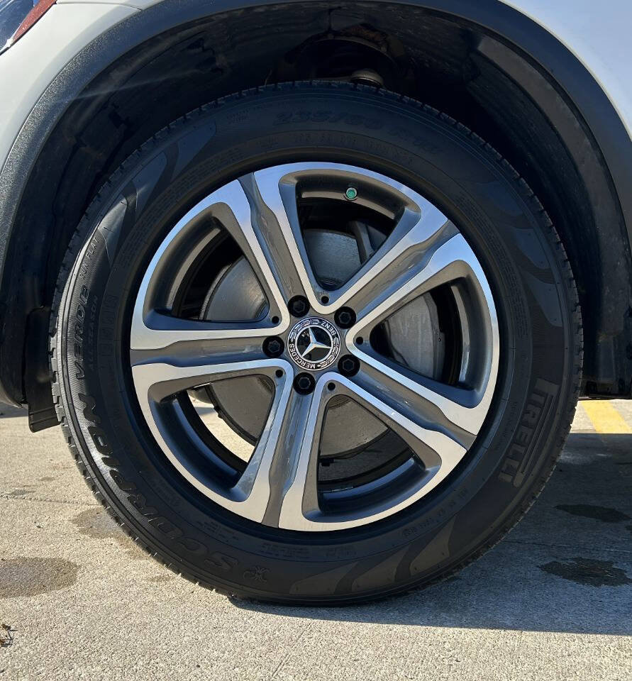 Used 2018 Mercedes-Benz GLC 300 4MATIC image 44