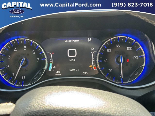 Used 2025 Chrysler Pacifica Select FWD image 25