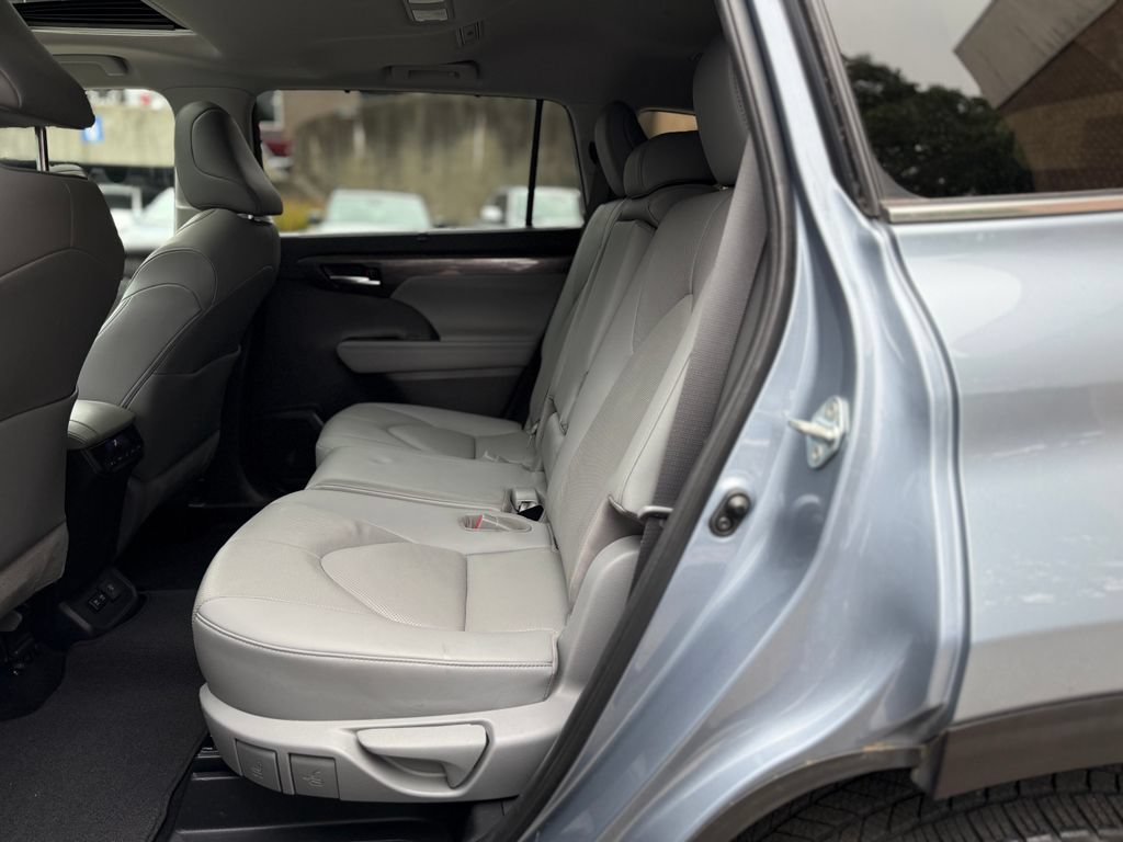 Used 2020 Toyota Highlander Limited FWD image 23