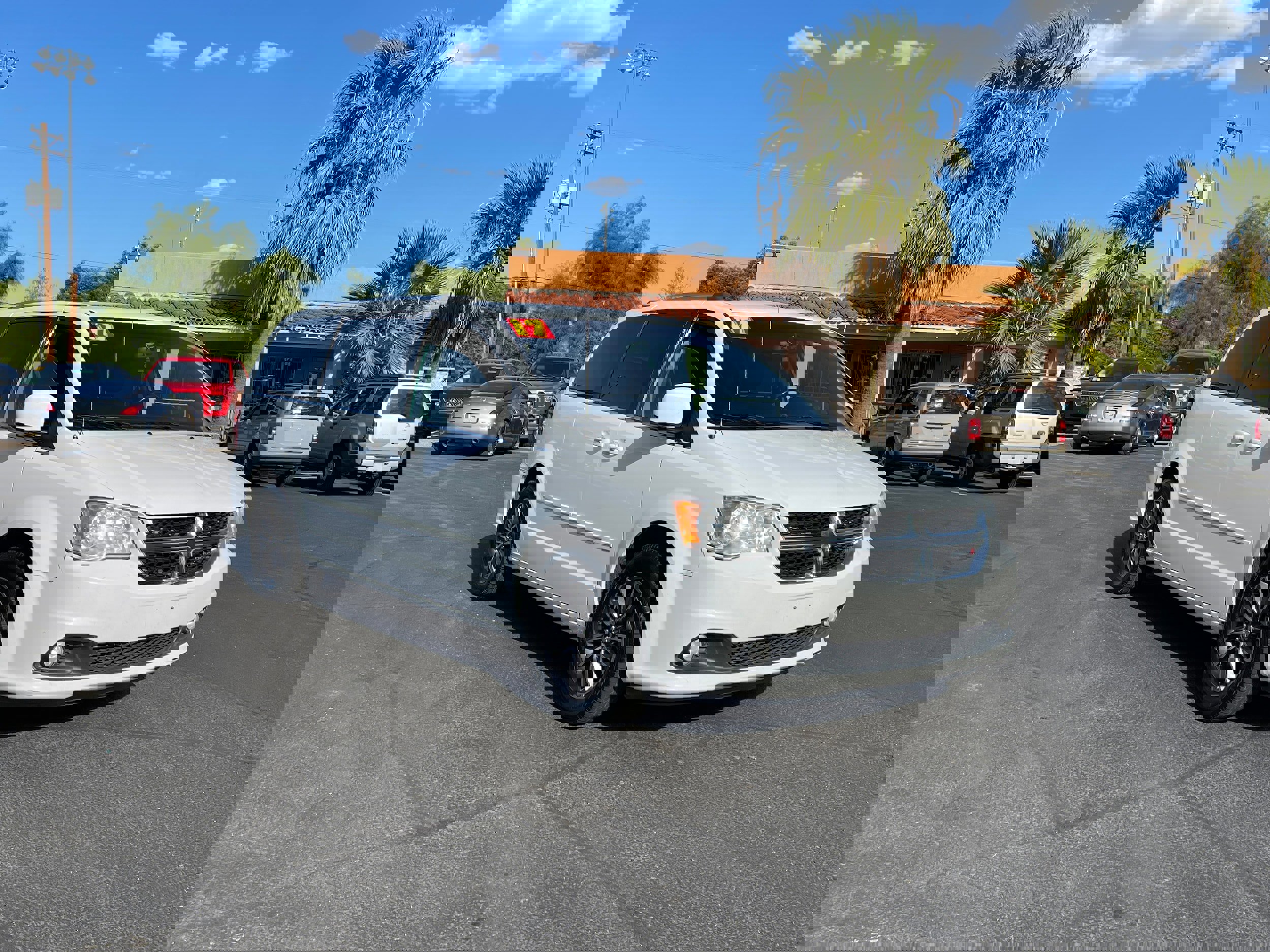 Used 2017 Dodge Grand Caravan SXT w/ Driver Convenience Group image 7