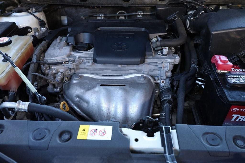 Used 2018 Toyota RAV4 LE image 28