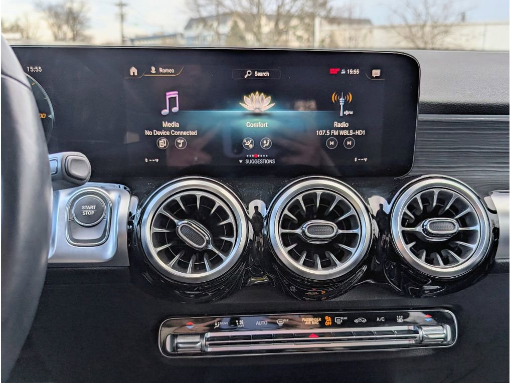 Used 2023 Mercedes-Benz EQB 300 4MATIC image 22