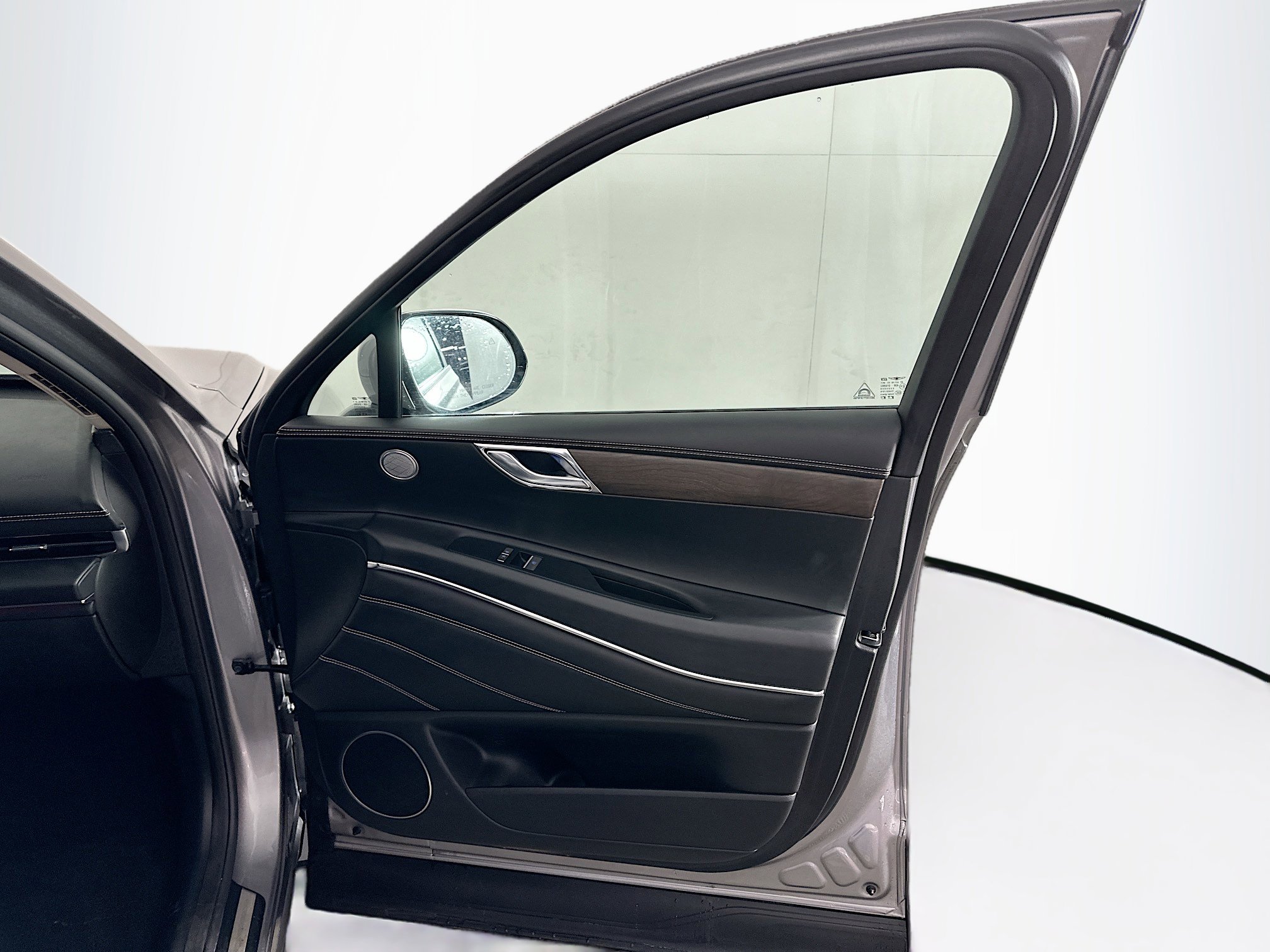 Used 2024 Genesis GV80 2.5T image 32