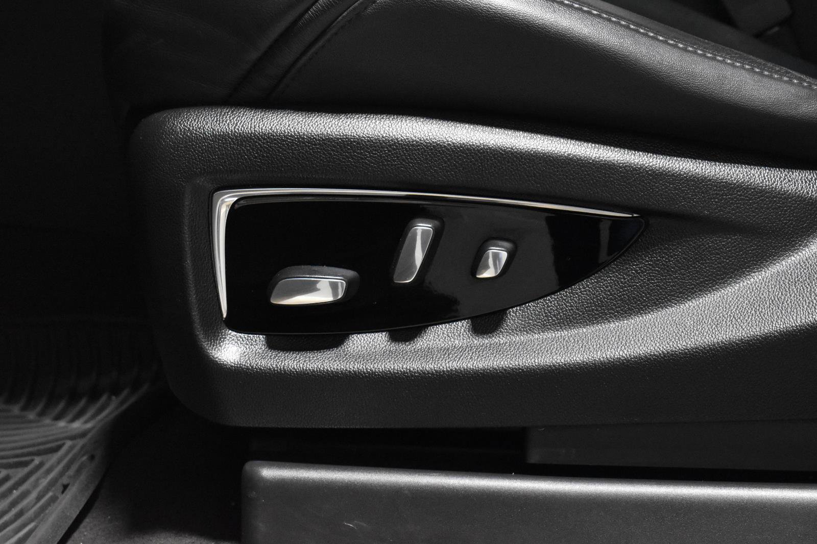 Used 2019 Cadillac Escalade Premium Luxury image 3