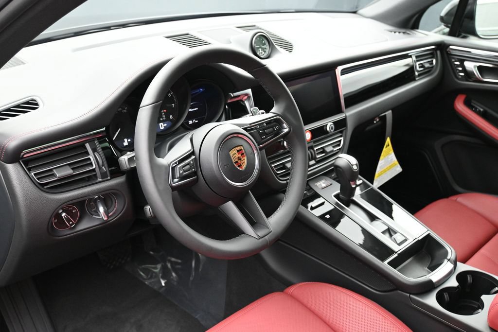 New 2026 Porsche Macan AWD/4WD image 4