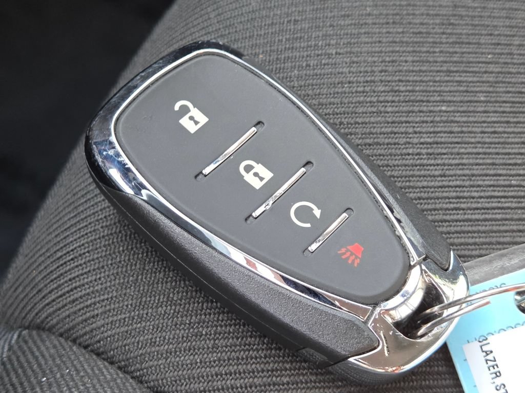 Used 2025 Chevrolet Blazer LT AWD/4WD image 31