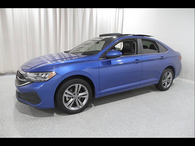 Certified 2024 Volkswagen Jetta SE w/ Panoramic Sunroof Package FWD image 3