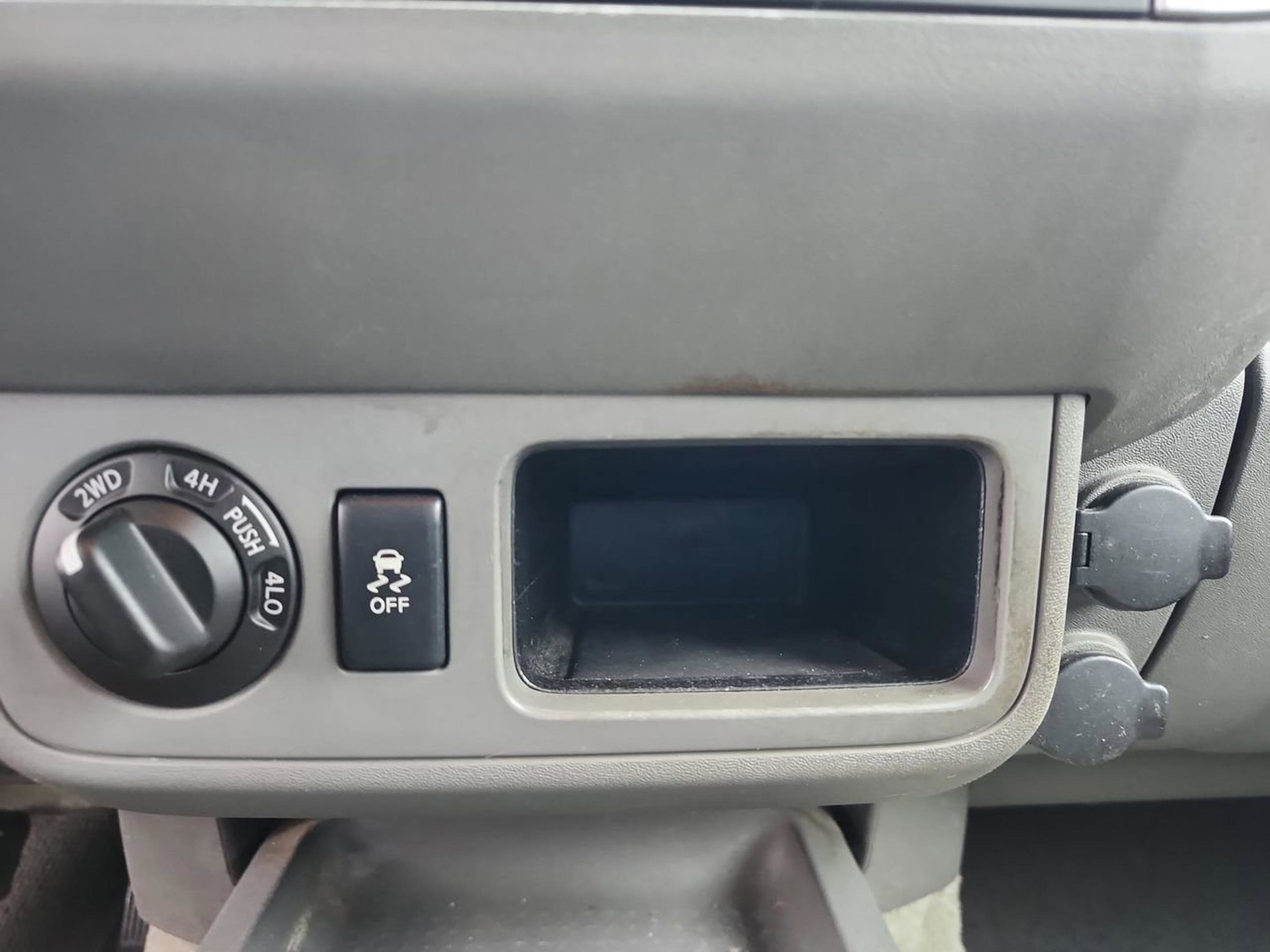 Used 2016 Nissan Frontier SV w/ Moonroof Package image 28