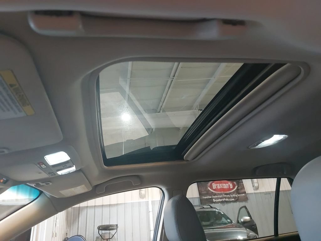 Used 2018 Subaru Outback 2.5i Limited AWD/4WD image 30