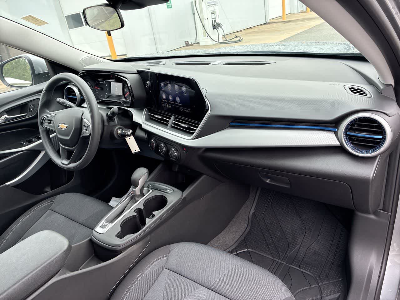 New 2026 Chevrolet Trax LS w/ LS Convenience Package FWD image 25