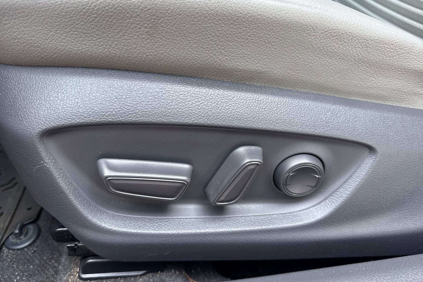 Certified 2019 Toyota Camry FWD image 14