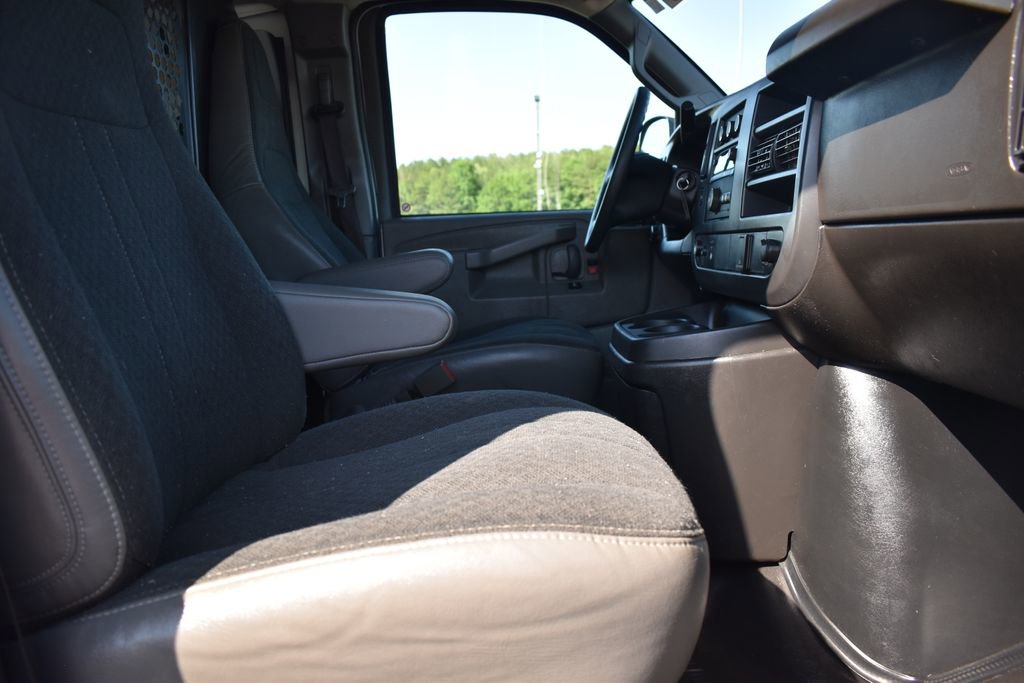 Used 2024 Chevrolet Express 2500 w/ Driver Convenience Package RWD image 4