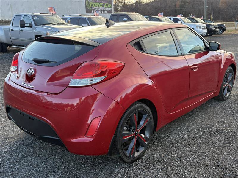Used 2017 Hyundai Veloster Value Edition image 4