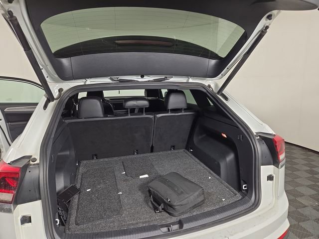 Used 2020 Volkswagen Atlas Cross Sport SE image 28