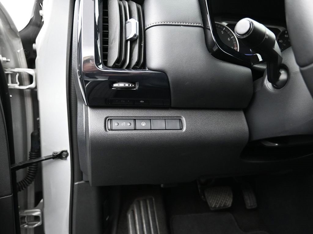 Certified 2024 Nissan Pathfinder SV image 13