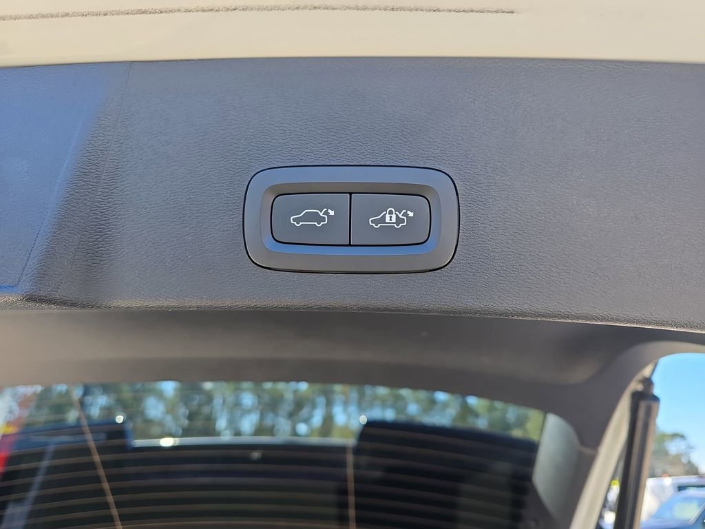 Used 2023 Volvo XC40 B5 Plus w/ Driver Assist Package image 18