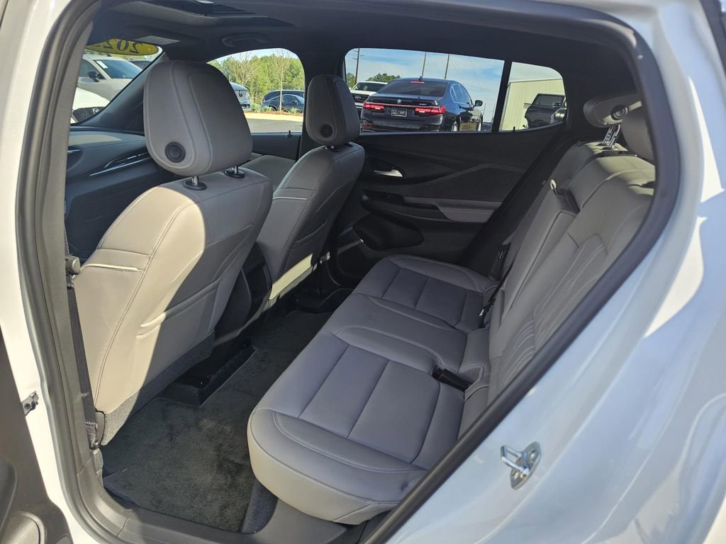 Used 2025 Buick Envista Avenir image 24