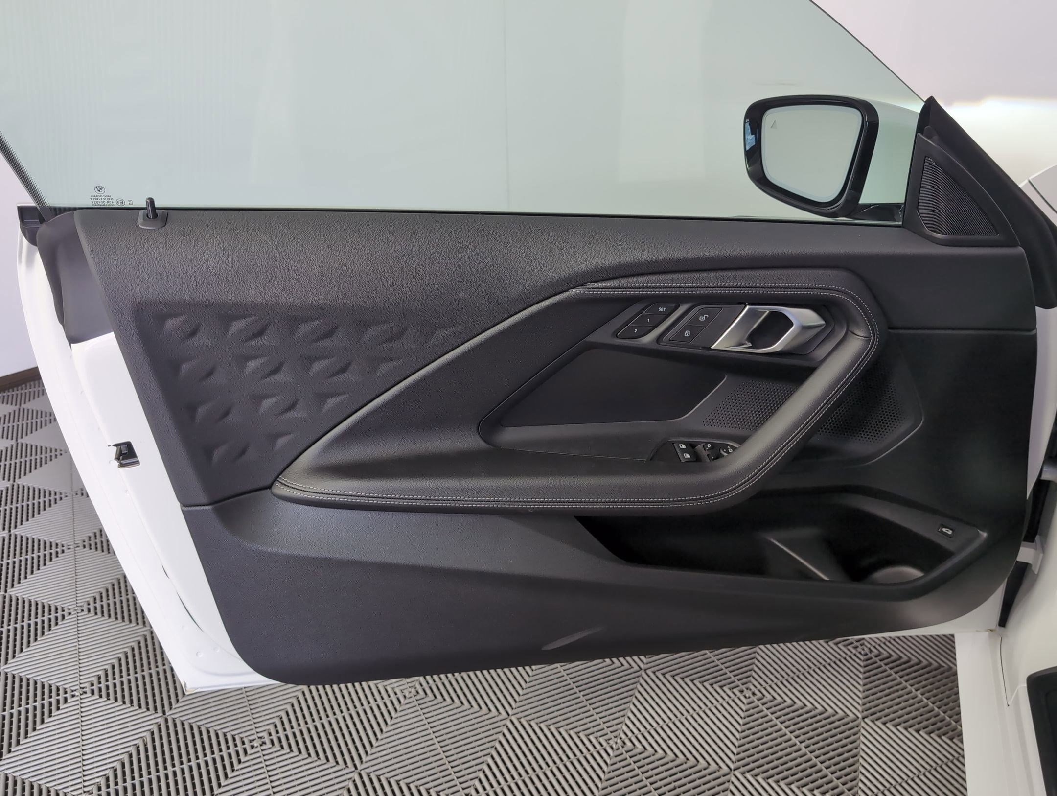 Used 2025 BMW 230i Coupe w/ Convenience Package image 21