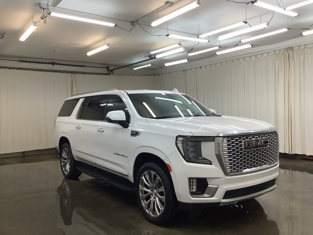 Used 2024 GMC Yukon XL Denali w/ Advanced Technology Package RWD image 3